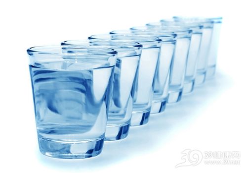 正常人一天喝几杯水最合适?