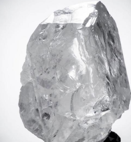 世界上最大的钻石图片(世界上最大的钻石是什么样的)