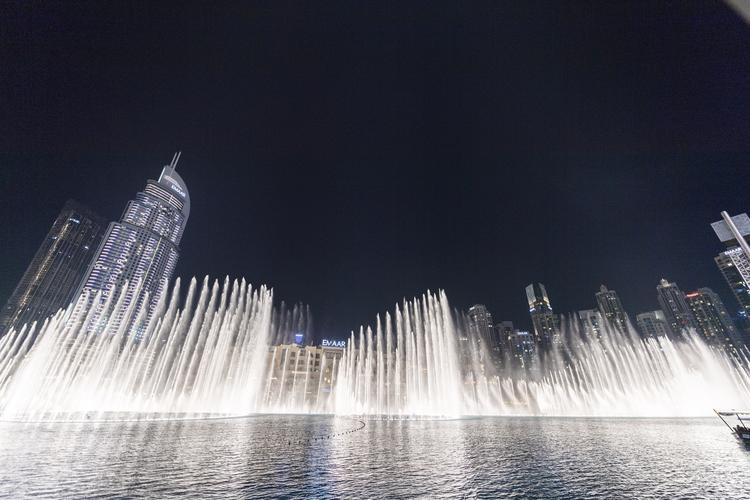 世界最高建筑哈利法塔,夜间的音乐喷泉不一样-搜狐大视野-搜狐新闻