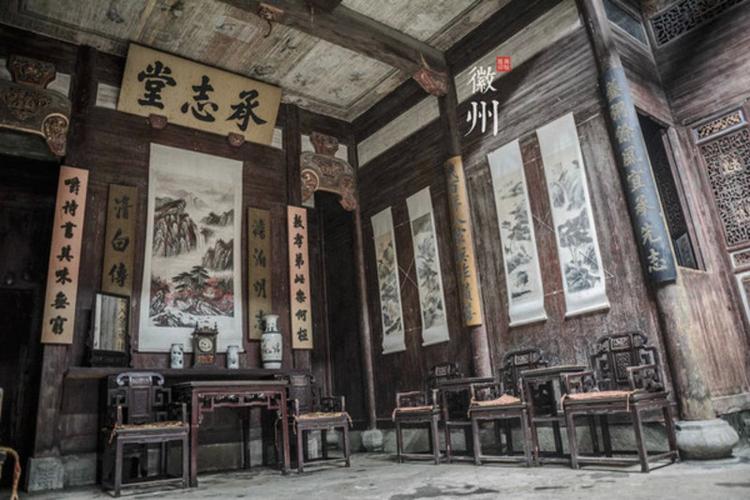 承志堂位于宏村上水圳中段,建于清咸丰五年(公元1855年),是清末大盐商