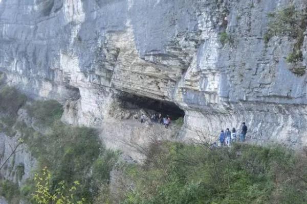 乌龙山洞窟:4000土匪曾在这里藏身据守,传闻洞中藏有千亩良田