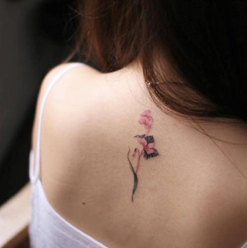 适合女生纹在背上的花卉图案(1/4)-纹身图片网