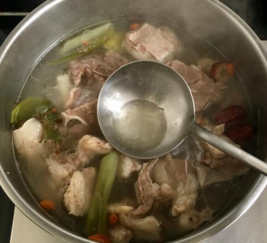 水煮羊肉的家常做法厨师长分享水煮羊肉的正确做法