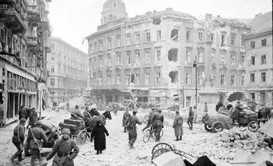 残酷的布达佩斯围城战纳粹阵亡15万人苏军阵亡16万人