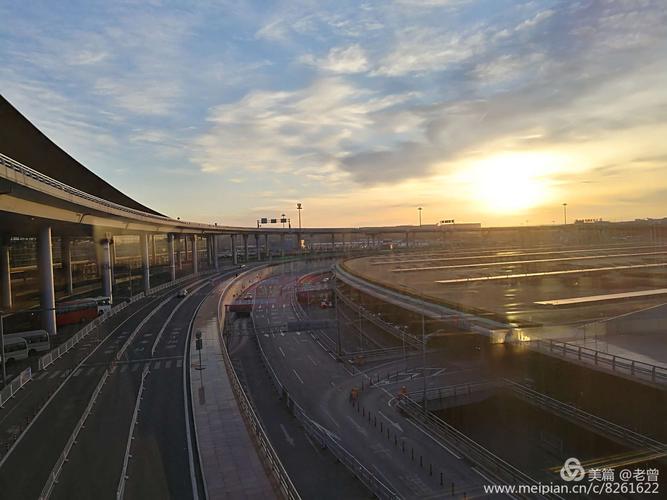 2018年1月3日上午,我们迎着朝阳到了北京首都机场,准备搭乘上午11点的
