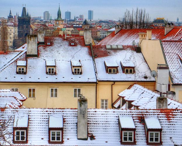 屋顶雪色摄于布拉格