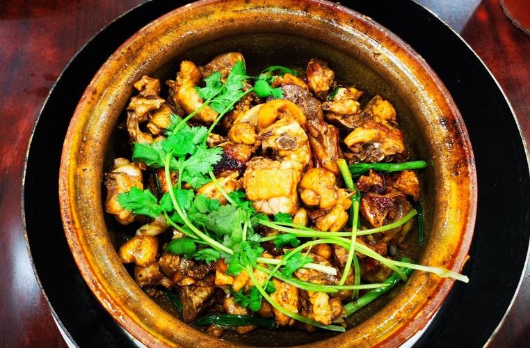 原创砂锅焖鸡,鲜香软嫩入味,超级美味的下酒菜,做法简单的家常美食