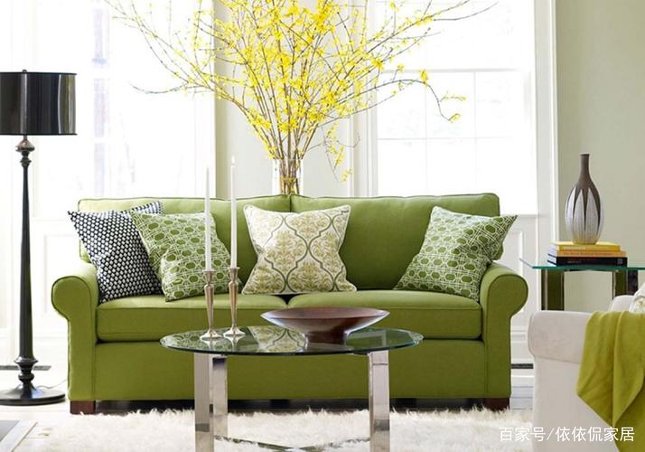 客厅墨绿色沙发怎么配?沙发怎么选择?
