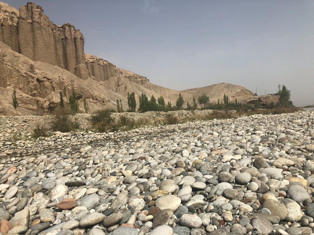 新疆和田玉的产地 - 玉龙喀什河