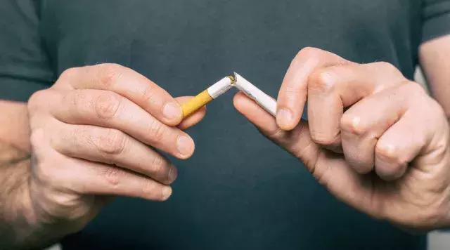 吸烟会让人不断上瘾,想要戒掉香烟是非常困难的,甚至有些人表示:戒烟