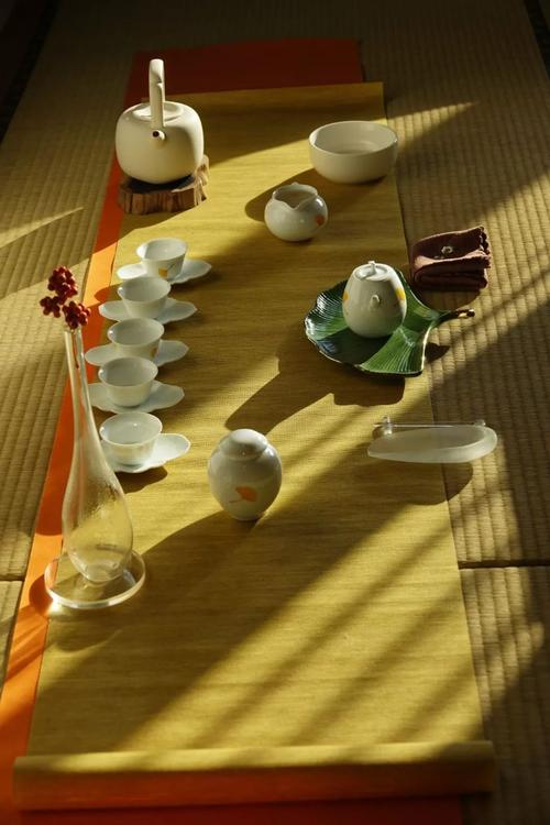 茶与生活丨茶席上的插花艺术