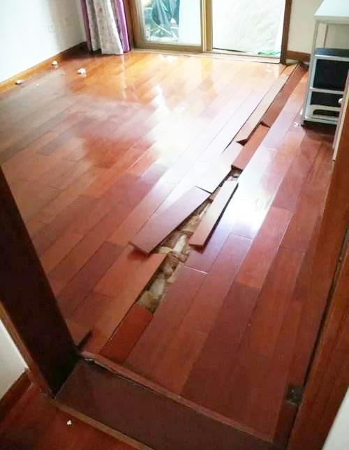 木地板缝隙补救|木地板泡水后鼓包又翘起?2种办法及时补救,也许还能用