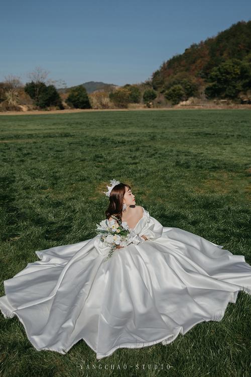 摄影师杨超yc的婚纱摄影作品《外景白纱  婚纱照》