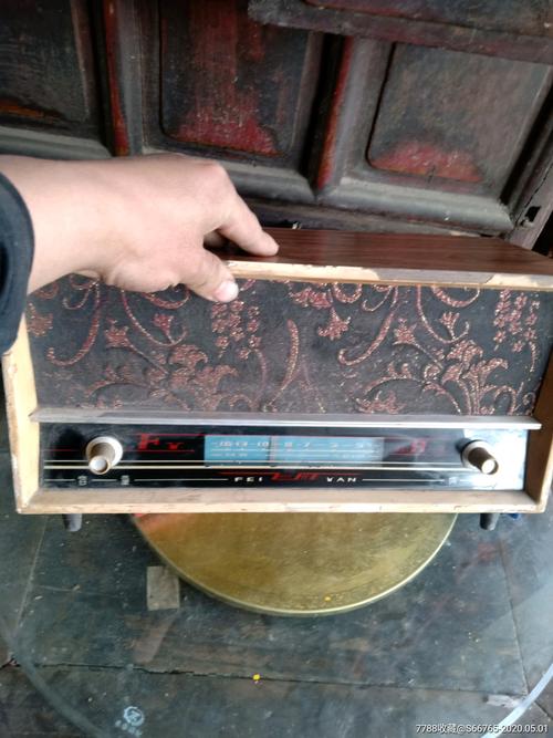 怀旧老飞雁牌晶体管台式收音机