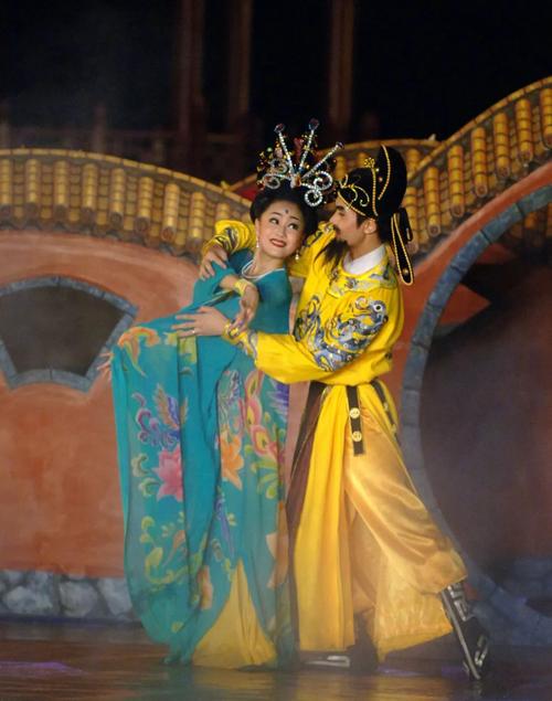 2006年7月31日,大型情景舞剧《长恨歌》在西安华清池首演.