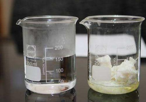 氢氧化钙的澄清水溶液俗称澄清石灰水,澄清石灰水是常见的化学试剂之