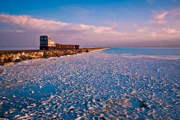 茶卡盐湖,可以说这是目前青海名气最大的盐水湖