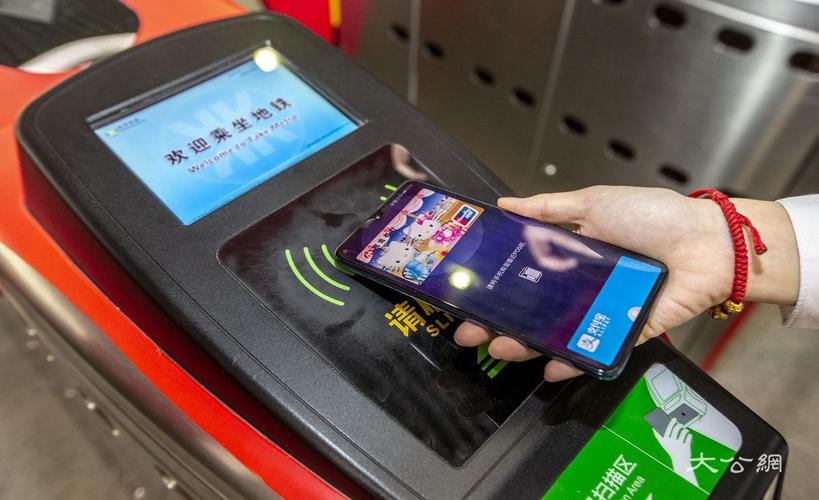 深圳地铁全线网上线金融ic卡刷卡过闸 