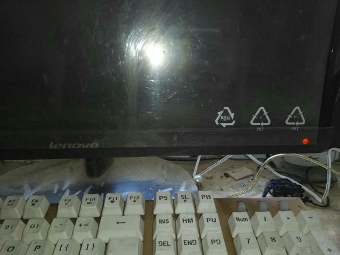 键盘上的灯也不亮.