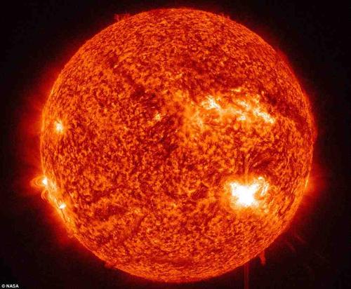 真实呈现太阳活动性:降落至太阳表面的