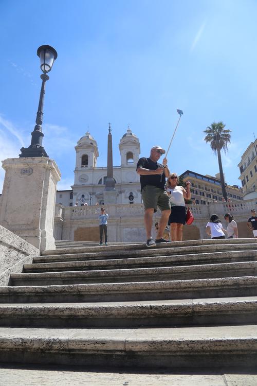 西班牙广场台阶是巜罗马假日》经典场景之一