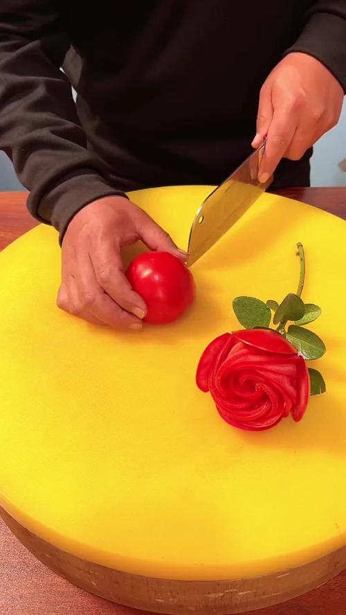 把西红柿做成好看的玫瑰花