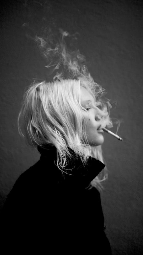欧美美女抽烟背景