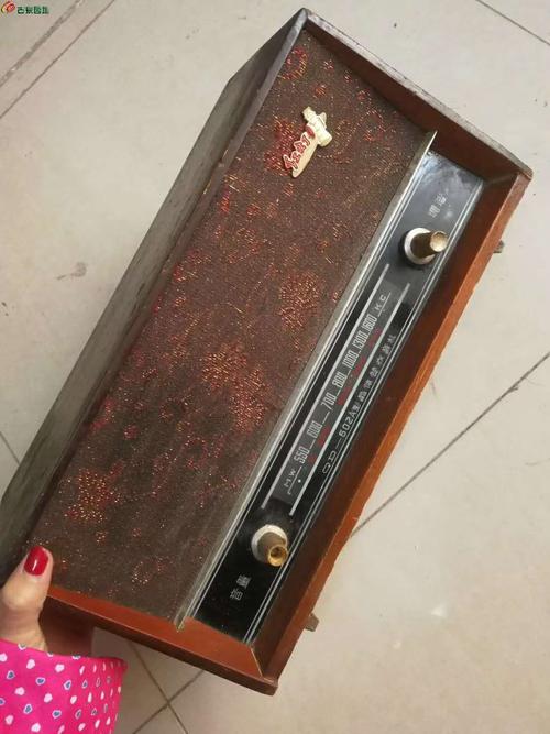 国营青岛无线电厂,红灯牌晶体管收音机一台