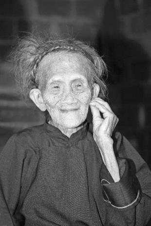 127岁中国最长寿老人爱干农活爱吃野菜(长寿明星)(图)