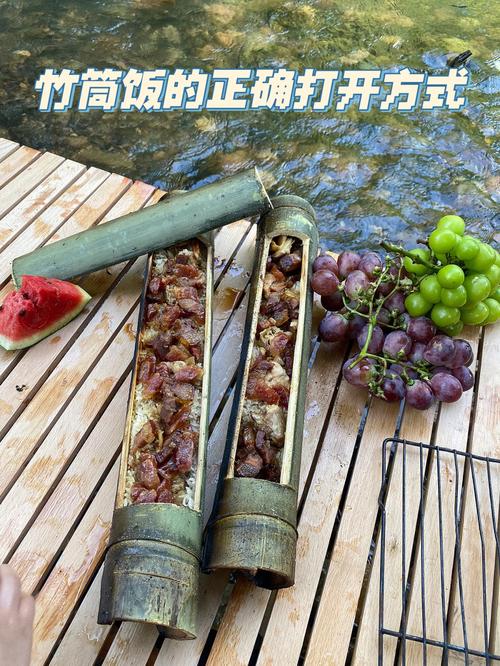 们亲自选择制作竹筒饭的竹子,然后尝试使用锯子去切割成合适的容器