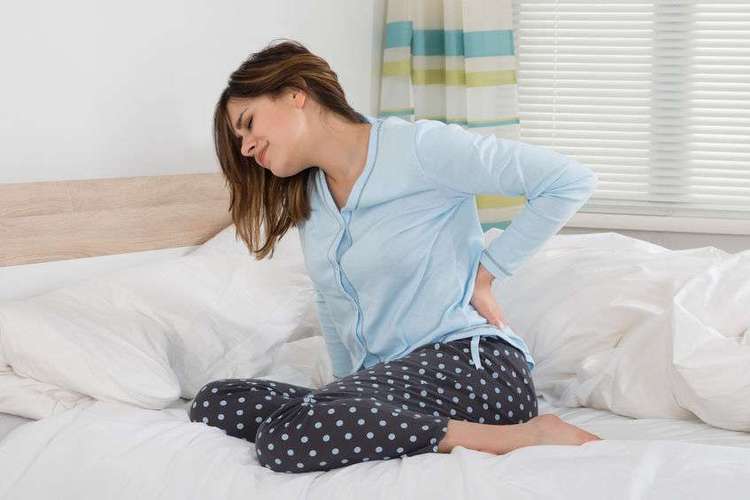 起床后,经常腰疼无法直起腰来,或与这4个因素有关,及时调理_症状_腰部