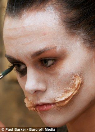 英国女孩特效化妆变脸全程组图
