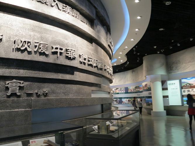 辛亥革命博物馆的外形设计独特融合了中国传统建筑元素和现代建筑特色