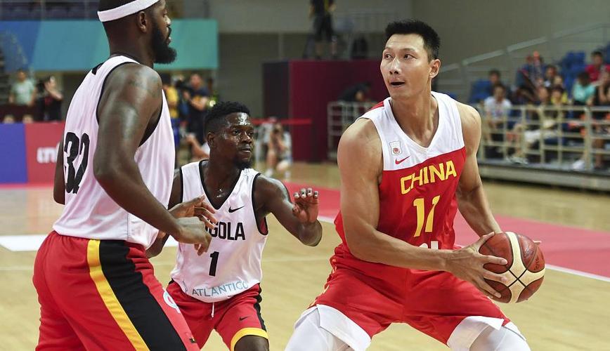 中国男篮热身赛胜安哥拉新球衣撞衫看肤色区分球队