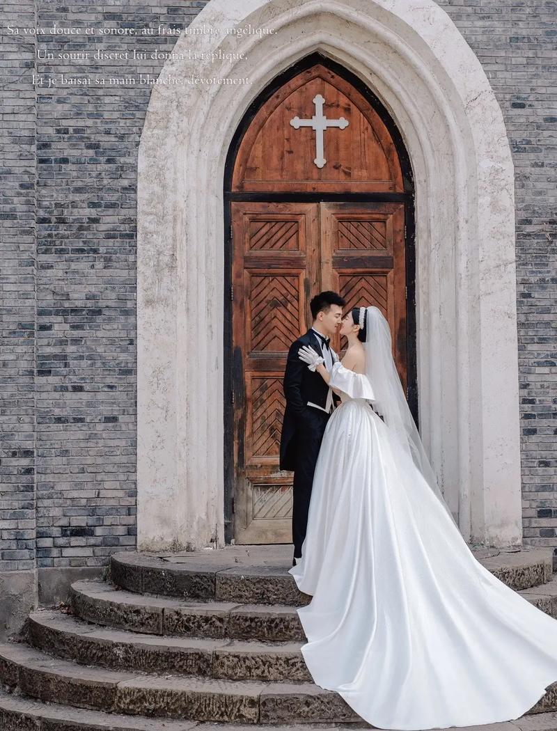 在重庆也能拍到这么好看的教堂婚纱照