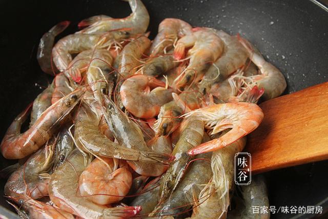 张柏芝点名要吃的茄汁大虾,跟着这样做,开胃下饭,连汤汁都不剩