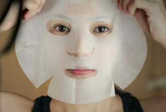 关于面膜敷完洗不洗脸这个问题,需要根据个人具体情况以及面膜的具体