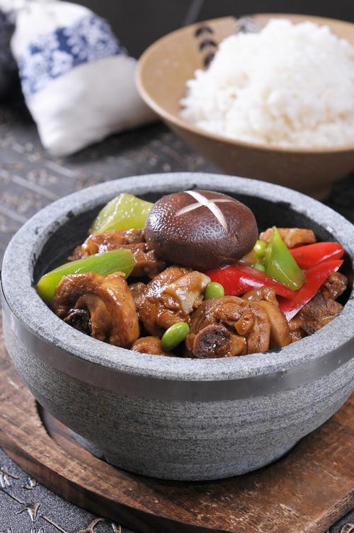 石锅黄焖鸡米饭