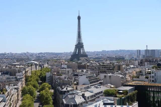 法国巴黎政府将从当地时间23日开始执行缩短景点夜间照明的计划,以