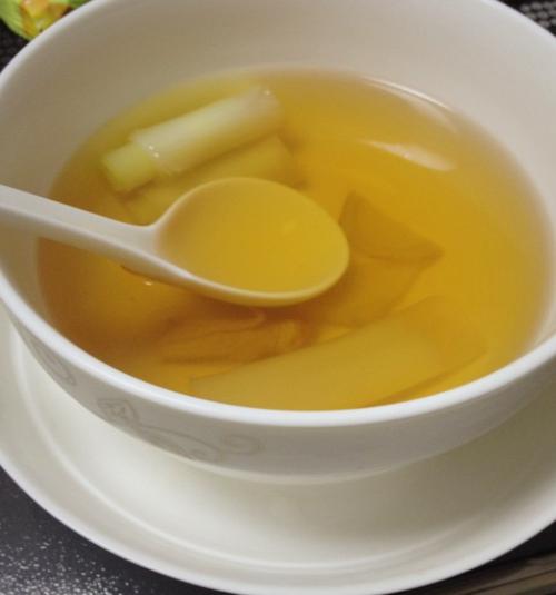 姜汤不管是在感冒时喝还是平时天气寒冷时喝效果都很不错.