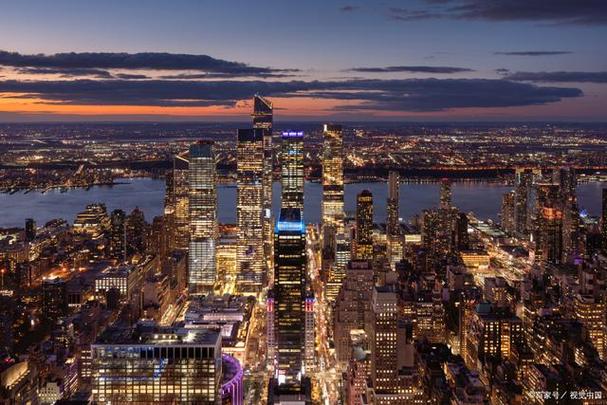 曼哈顿,作为纽约的心脏地带,不仅承载着全球金融与商业的脉搏,更是