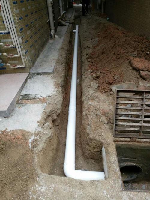 (3)外墙立管至雨水口段pvc管安装.现场施工工人3名,现场施工员1人.
