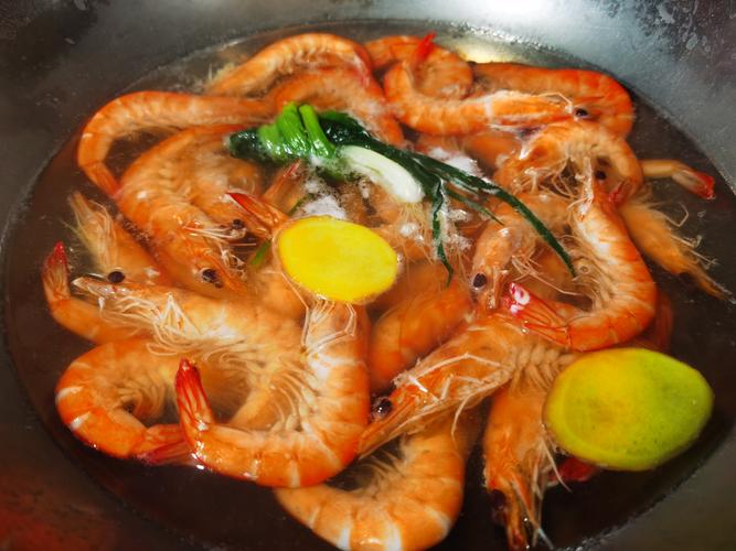 水煮虾是冷水还是热水下锅很多人弄错了难怪虾肉不鲜还腥