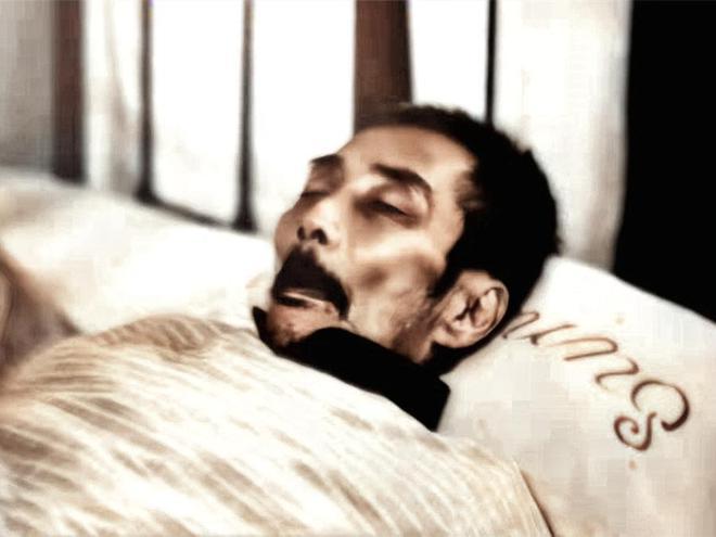 1936年10月19日早上5:25,鲁迅先生在上海因肺结核病去世,享年55岁