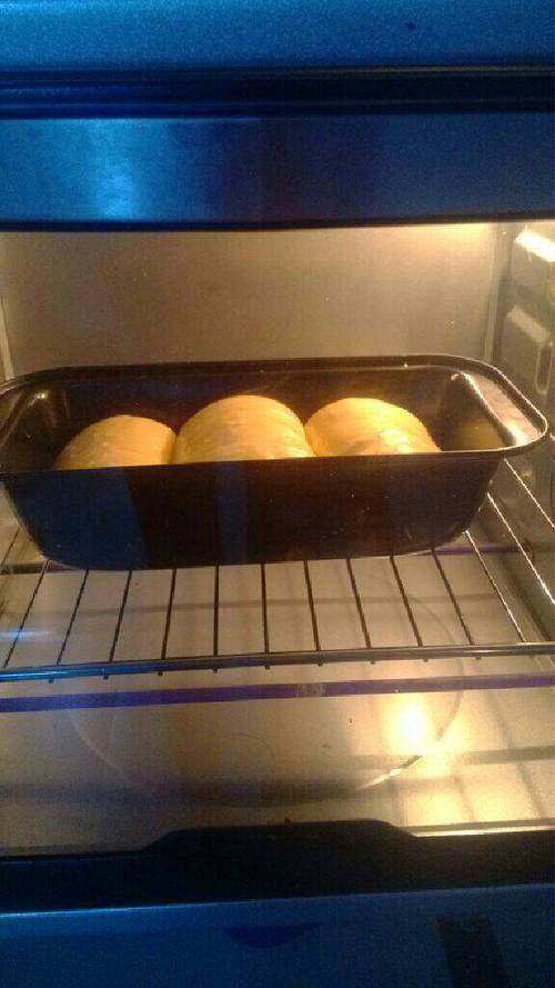 烤箱做面包用上下火吗