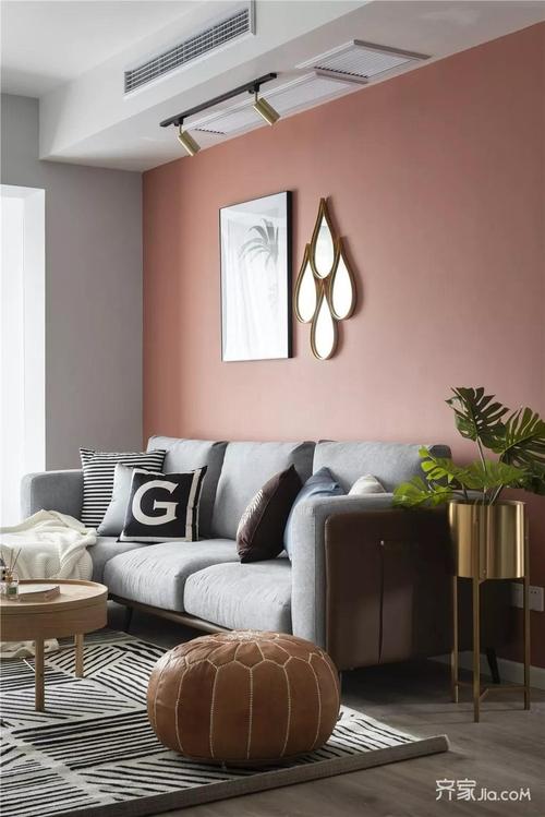沙发背景墙可以说是客厅最大的亮点,选择了温暖又恬静的珊瑚色,搭配
