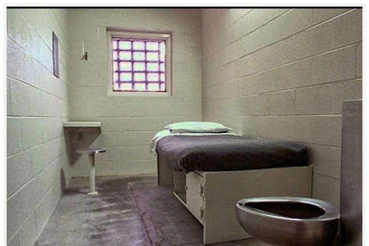 监狱从监狱里看到的一个牢房宽敞监狱牢房高清图片下载监狱牢房与窗口