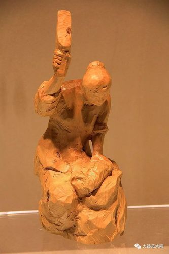 中国工艺美术大师高公博专注黄杨木雕五十余载走出人生的大刀阔斧