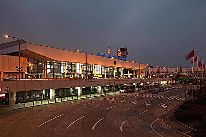 上海虹桥机场1号航站楼夜景