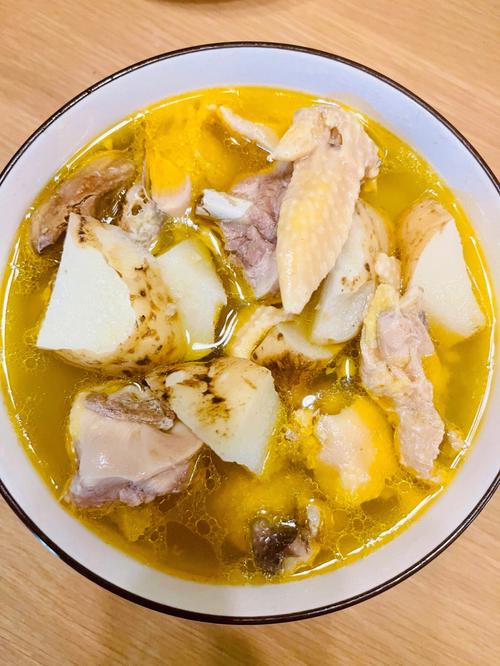 适合食用天麻炖鸡汤最近天气寒冷,疲惫上班一天回家喝一碗,鲜美又暖胃